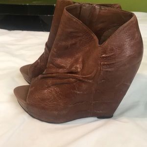 Leather cognac wedges!!!